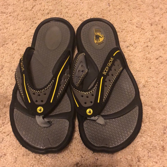 body glove shoes flip flops